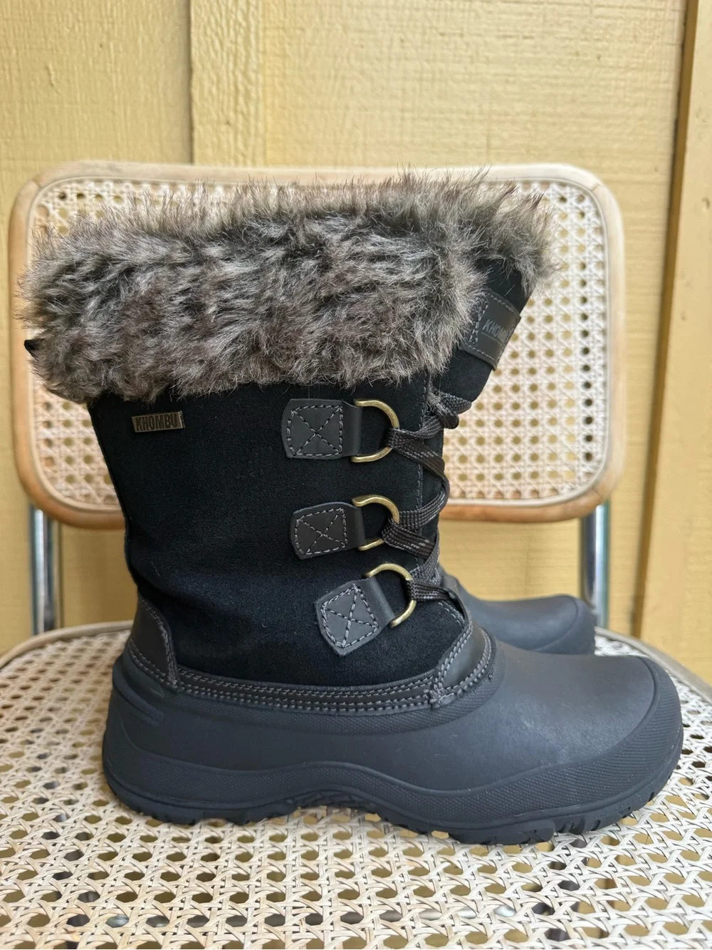 Khombu Women’s Size 7 Black Faux Fur Waterproof Winter Snow Boots